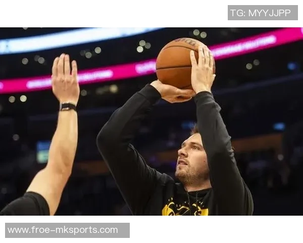 无詹湖人首胜：3人20+最多抢先25分 东契奇49+11+8完胜华子